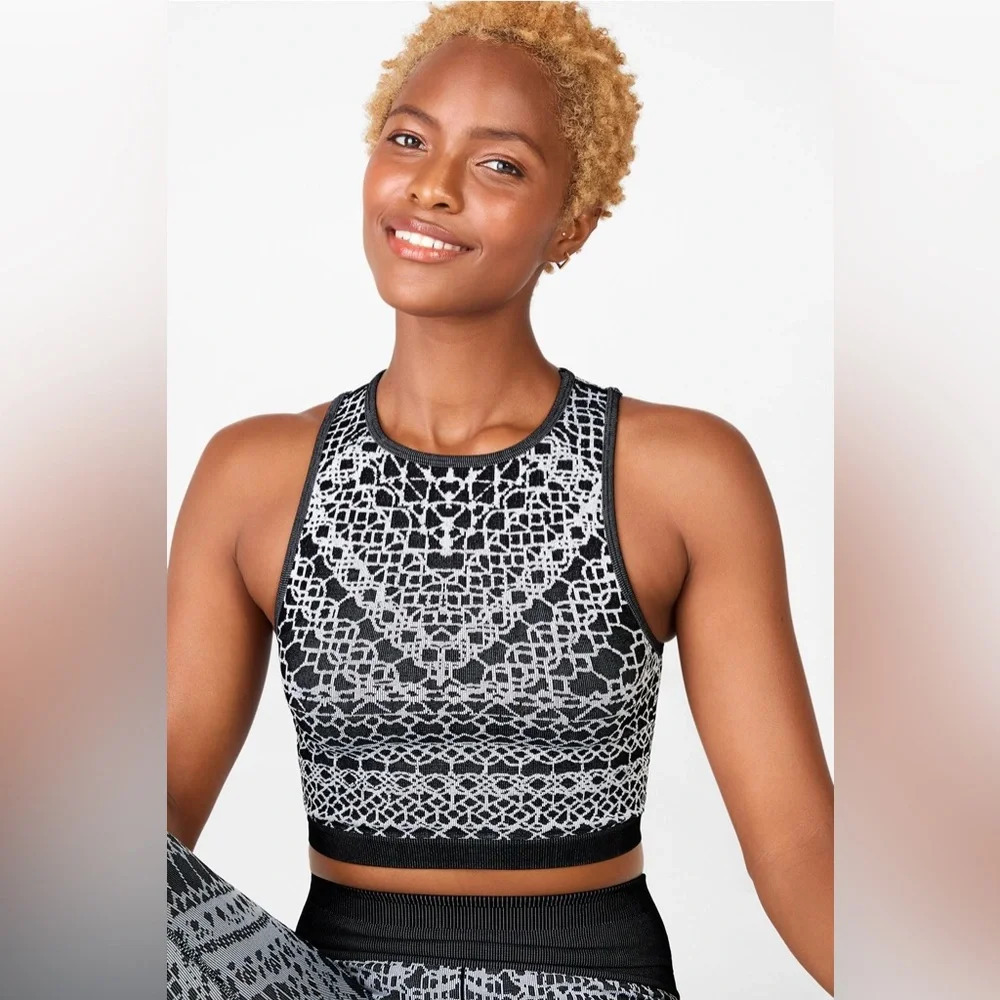 Fabletics Veranda Seamless Cropped Tank in Black/Grey Size Size M